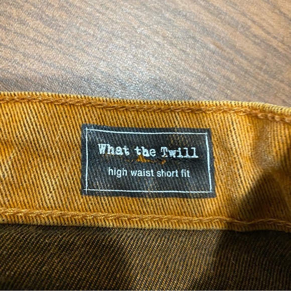 Volcom sz 7 “what the twill” high waited shorts. Mustard color,perfect condition - Picture 7 of 12